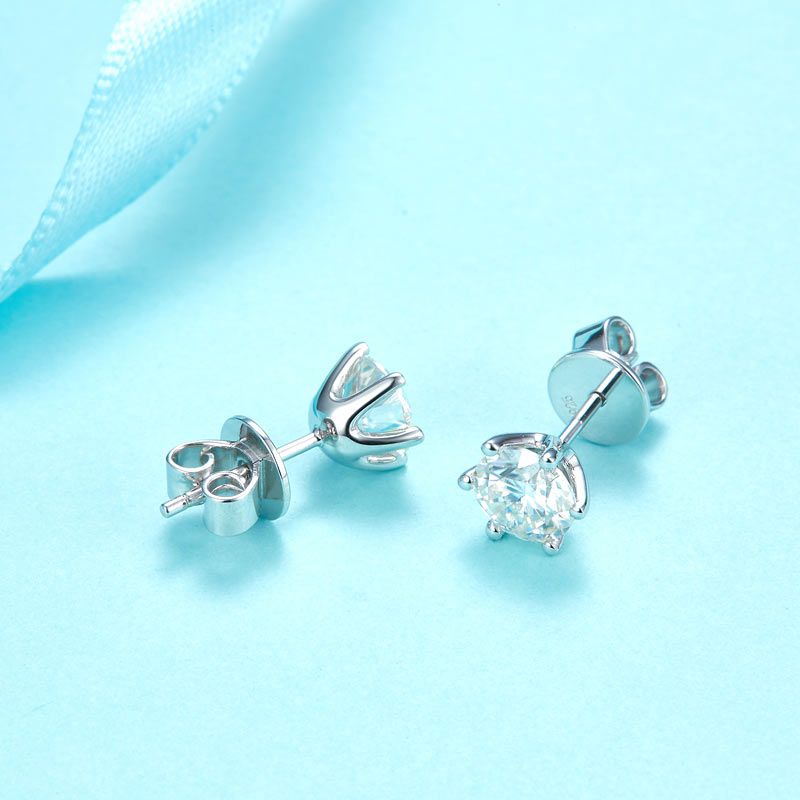 0.5 Carat Moissanite Diamond 6 Claws Stud Earrings 925 Sterling Silver MFE8203